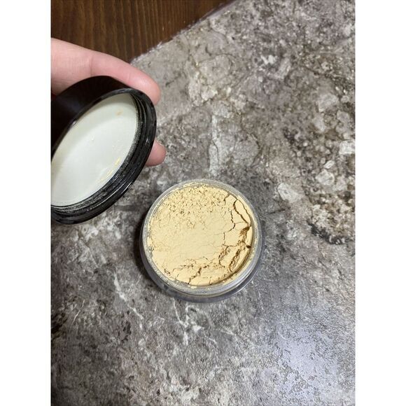 Laura Mercier Translucent Loose Setting Powder 16 Hour Translucent Honey .33oz - Picture 3 of 3